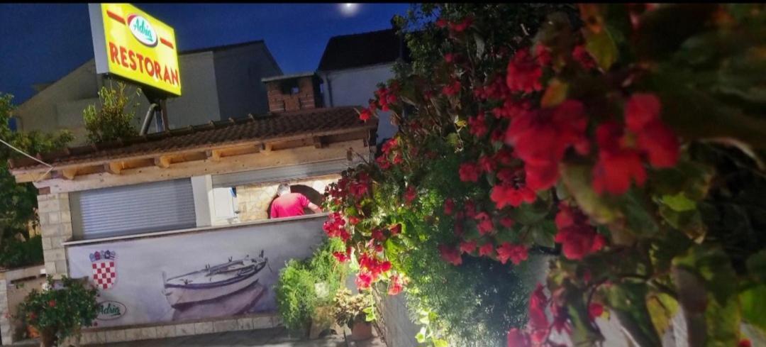 Apartments Ars Vivendi Trogir Eksteriør billede